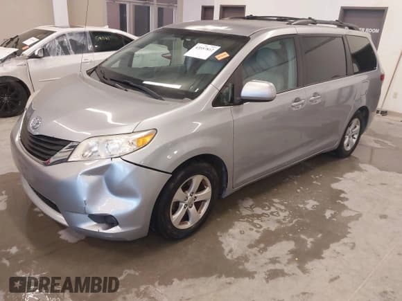 ✅ 2012 Toyota Sienna LE • VIN: 5TDKK3DC2CS191592 • Лот: 43557812. Опубликован ранее на IAAI с пробегом 191 723 миль. Бесплатный доступ к архиву аукционных продаж из США и подробный отчёт об истории автомобиля на DreamBid. Изображение 2.