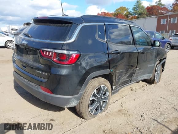 ✅ 2023 Jeep Compass (RED) Edition • VIN: 3C4NJDCN3PT558682 • Lot: 40799058. Wystawiony na IAAI z przebiegiem 8 786 mil. Bezpłatny archiwum sprzedaży aukcyjnych z USA i szczegółowy raport historii pojazdu na DreamBid. Zdjęcie 4.