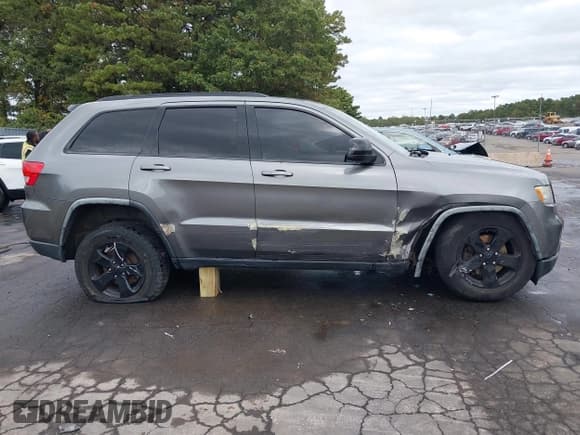 ✅ 2011 Jeep Grand Cherokee 70th Anniversary • VIN: 1J4RR4GG9BC731352 • Lot: 43406569. Wystawiony na IAAI z przebiegiem 176 479 mil. Bezpłatny archiwum sprzedaży aukcyjnych z USA i szczegółowy raport historii pojazdu na DreamBid. Zdjęcie 13.