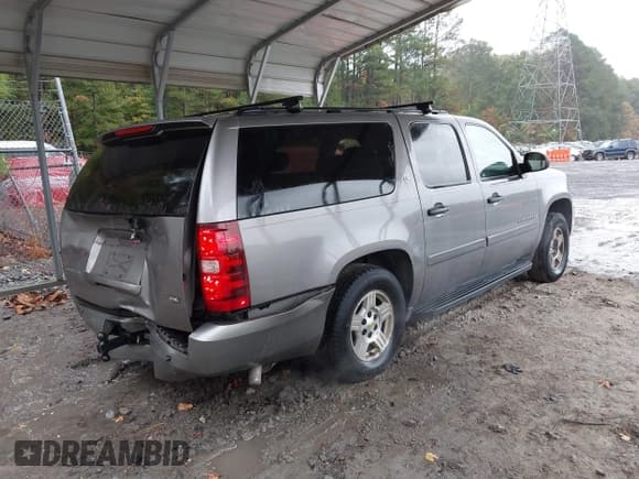 ✅ 2008 Chevrolet Suburban LTZ • VIN: 1GNFC160X8J209533 • Лот: 43556591. Опубликован ранее на IAAI с пробегом 117 108 миль. Бесплатный доступ к архиву аукционных продаж из США и подробный отчёт об истории автомобиля на DreamBid. Изображение 4.