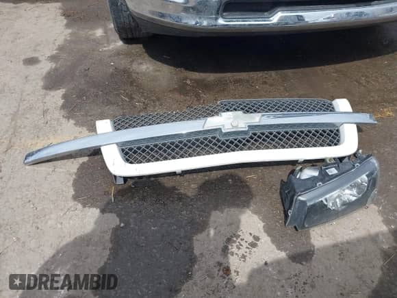 2004 Chevrolet Silverado 1500 with VIN 2GCEK19T541307676, listed as a IAAI auction lot 41864501 with 220,593 mi miles and . Bid and sale history available at DreamBid. Image 12.