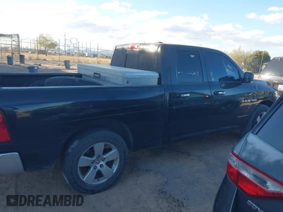 ✅ 2010 Dodge 1500 SLT • VIN: 1D7RB1GT0AS132520 • Lot: 41370359. Wystawiony na IAAI z przebiegiem 225 381 mil. Bezpłatny archiwum sprzedaży aukcyjnych z USA i szczegółowy raport historii pojazdu na DreamBid. Zdjęcie 13.