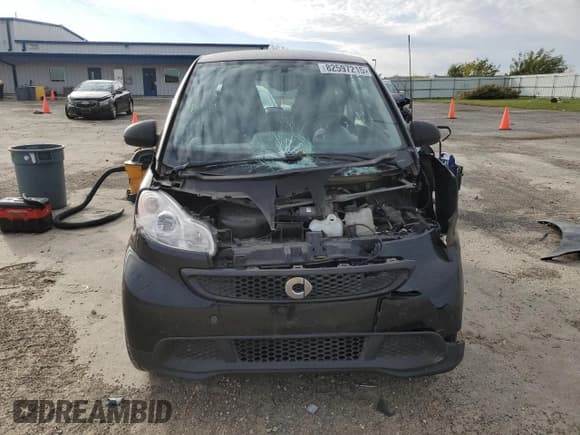 ✅ 2013 Smart fortwo Pure • VIN: WMEEJ3BA4DK656658 • Лот: 82597215. Опубликован ранее на Copart с пробегом 113 545 миль. Бесплатный доступ к архиву аукционных продаж из США и подробный отчёт об истории автомобиля на DreamBid. Изображение 5.