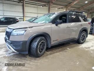 ✅ 2024 Nissan Pathfinder Rock Creek • VIN: 5N1DR3BD6RC250813 • Lot: 71045945. Wystawiony na Copart z przebiegiem 31 912 mil. Bezpłatny archiwum sprzedaży aukcyjnych z USA i szczegółowy raport historii pojazdu na DreamBid. Zdjęcie 1.