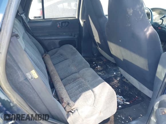 ✅ 2002 Chevrolet Blazer LS • VIN: 1GNDT13W82K183578 • Lot: 41349710. Wystawiony na IAAI z przebiegiem Nie podano. Bezpłatny archiwum sprzedaży aukcyjnych z USA i szczegółowy raport historii pojazdu na DreamBid. Zdjęcie 8.