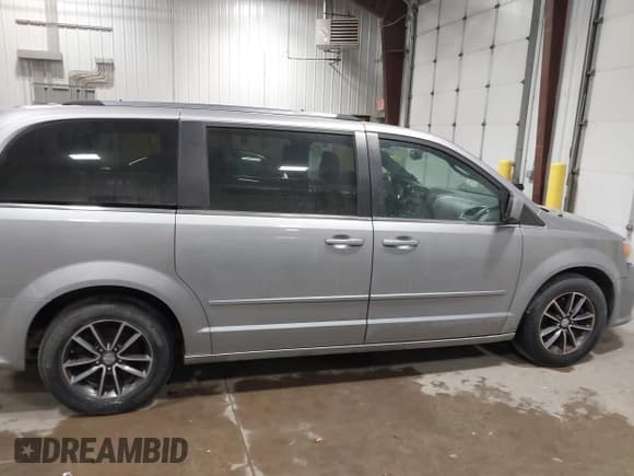 ✅ 2017 Dodge Grand Caravan SXT • VIN: 2C4RDGCG1HR554176 • Lot: 43617027. Wystawiony na IAAI z przebiegiem 217 653 mil. Bezpłatny archiwum sprzedaży aukcyjnych z USA i szczegółowy raport historii pojazdu na DreamBid. Zdjęcie 13.