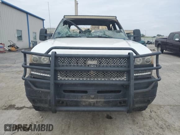 ✅ 2004 Chevrolet Silverado 1500 LS • VIN: 2GCEK13T441401170 • Lot: 67184465. Wystawiony na Copart z przebiegiem Nie podano. Bezpłatny archiwum sprzedaży aukcyjnych z USA i szczegółowy raport historii pojazdu na DreamBid. Zdjęcie 5.
