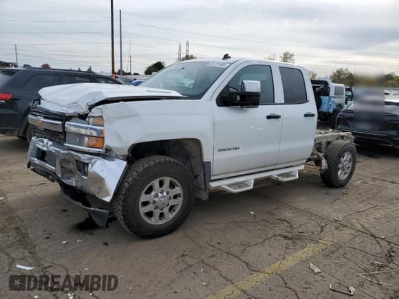 ✅ 2015 Chevrolet Silverado 2500HD LT • VIN: 1GC2KVE8XFZ103610 • Лот: 85721585. Опубликован ранее на Copart с пробегом 255 773 миль. Бесплатный доступ к архиву аукционных продаж из США и подробный отчёт об истории автомобиля на DreamBid. Изображение 1.