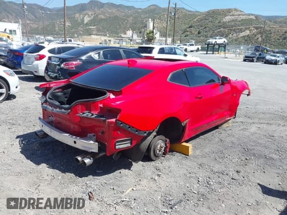 ✅ 2017 Chevrolet Camaro 1SS • VIN: 1G1FF1R72H0202194 • Lot: 42270820. Wystawiony na IAAI z przebiegiem Nie podano. Bezpłatny archiwum sprzedaży aukcyjnych z USA i szczegółowy raport historii pojazdu na DreamBid. Zdjęcie 4.