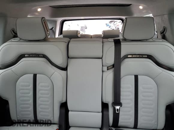 ✅ 2024 Rivian R1S Adventure • VIN: 7PDSGABA3RN037911 • Lot: 55387175. Wystawiony na Copart z przebiegiem 14 110 mil. Bezpłatny archiwum sprzedaży aukcyjnych z USA i szczegółowy raport historii pojazdu na DreamBid. Zdjęcie 10.