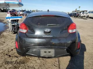 ✅ 2013 Hyundai Veloster w/Black Int • VIN: KMHTC6AD2DU172856 • Lot: 48562135. Wystawiony na Copart z przebiegiem 74 085 mil. Bezpłatny archiwum sprzedaży aukcyjnych z USA i szczegółowy raport historii pojazdu na DreamBid. Zdjęcie 6.