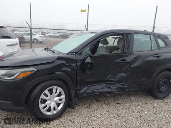 ✅ 2024 Toyota Corolla Cross L • VIN: 7MUAAAAG6RV088975 • Lot: 40961188. Listed on IAAI with 4,204 mi. Free auction sales archive from the USA and detailed vehicle history report at DreamBid. Image 6.