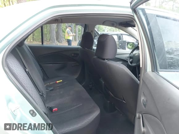 ✅ 2011 Toyota Yaris • VIN: JTDBT9K31B1398621 • Lot: 42284901. Wystawiony na IAAI z przebiegiem 164 563 mil. Bezpłatny archiwum sprzedaży aukcyjnych z USA i szczegółowy raport historii pojazdu na DreamBid. Zdjęcie 8.