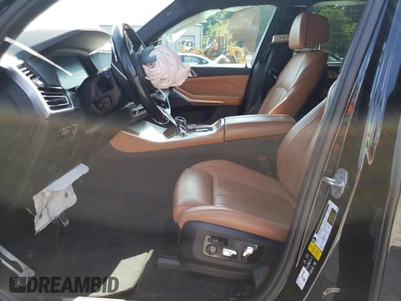 ✅ 2021 BMW X5 M50i • VIN: 5UXJU4C02M9E97812 • Лот: 62285054. Опубликован ранее на Copart с пробегом 47 747 миль. Бесплатный доступ к архиву аукционных продаж из США и подробный отчёт об истории автомобиля на DreamBid. Изображение 7.