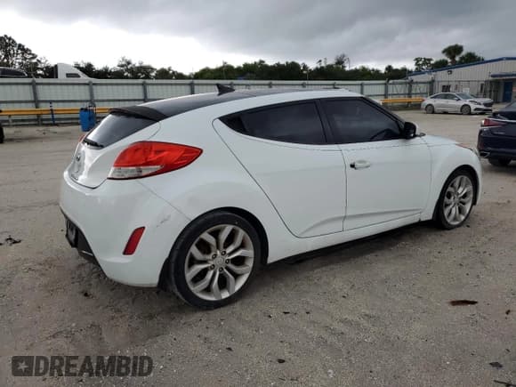 ✅ 2013 Hyundai Veloster w/Gray Int • VIN: KMHTC6AD1DU107819 • Lot: 72859644. Wystawiony na Copart z przebiegiem 114 867 mil. Bezpłatny archiwum sprzedaży aukcyjnych z USA i szczegółowy raport historii pojazdu na DreamBid. Zdjęcie 3.