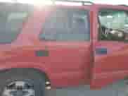 2002 Chevrolet Blazer LS z VIN 1GNDT13W12K191392, wystawiony jako Copart lot #51730254 z przebiegiem Nie podano mil oraz Szkoda całkowita • Salvage title. Historia ofert i sprzedaży dostępna na DreamBid. Obrazek 10.