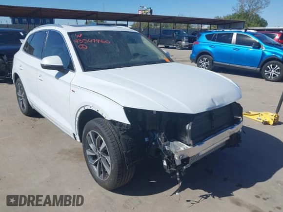 ✅ 2024 Audi Q5 S line Premium Plus • VIN: WA1EAAFY0R2097041 • Lot: 43547960. Wystawiony na IAAI z przebiegiem 7 346 mil. Bezpłatny archiwum sprzedaży aukcyjnych z USA i szczegółowy raport historii pojazdu na DreamBid. Zdjęcie 1.