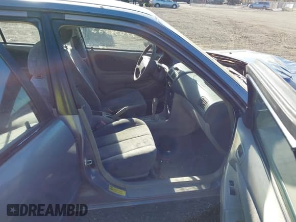 ✅ 1998 Toyota Corolla LE • VIN: 2T1BR18E9WC033517 • Lot: 43638522. Wystawiony na IAAI z przebiegiem 95 933 mil. Bezpłatny archiwum sprzedaży aukcyjnych z USA i szczegółowy raport historii pojazdu na DreamBid. Zdjęcie 5.