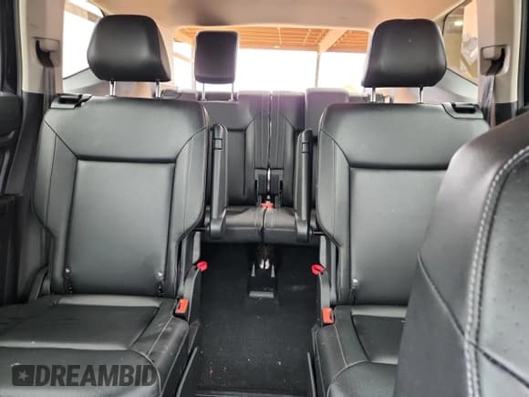 ✅ 2019 Volkswagen Atlas SE • VIN: 1V2XR2CA8KC560515 • Lot: 84467795. Wystawiony na Copart z przebiegiem 184 577 mil. Bezpłatny archiwum sprzedaży aukcyjnych z USA i szczegółowy raport historii pojazdu na DreamBid. Zdjęcie 10.