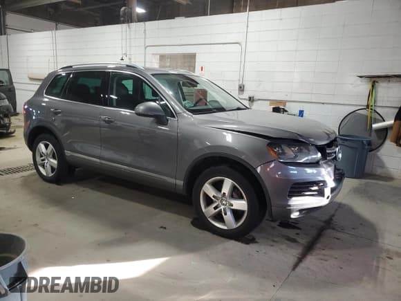 ✅ 2013 Volkswagen Touareg Sport • VIN: WVGEF9BP0DD001744 • Лот: 92445905. Опубликован ранее на Copart с пробегом 174 463 миль. Бесплатный доступ к архиву аукционных продаж из США и подробный отчёт об истории автомобиля на DreamBid. Изображение 4.