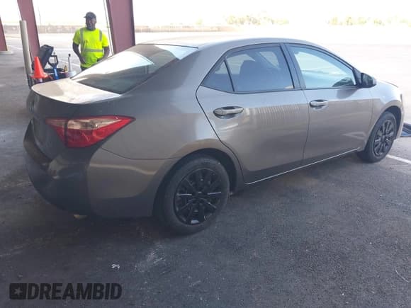 ✅ 2017 Toyota Corolla L • VIN: 5YFBURHE5HP706741 • Лот: 43421835. Опубликован ранее на IAAI с пробегом 147 178 миль. Бесплатный доступ к архиву аукционных продаж из США и подробный отчёт об истории автомобиля на DreamBid. Изображение 4.