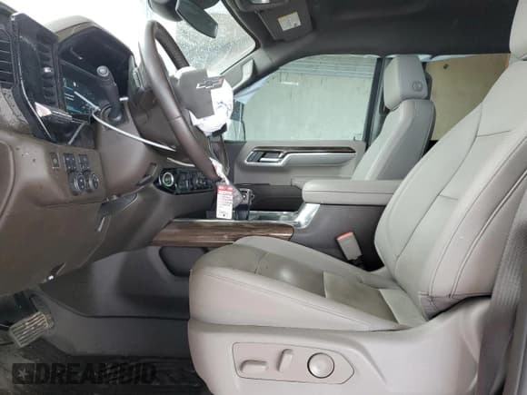 ✅ 2022 Chevrolet Silverado 1500 LT Trail Boss • VIN: 3GCUDFED0NG636764 • Lot: 81686025. Wystawiony na Copart z przebiegiem 39 839 mil. Bezpłatny archiwum sprzedaży aukcyjnych z USA i szczegółowy raport historii pojazdu na DreamBid. Zdjęcie 7.