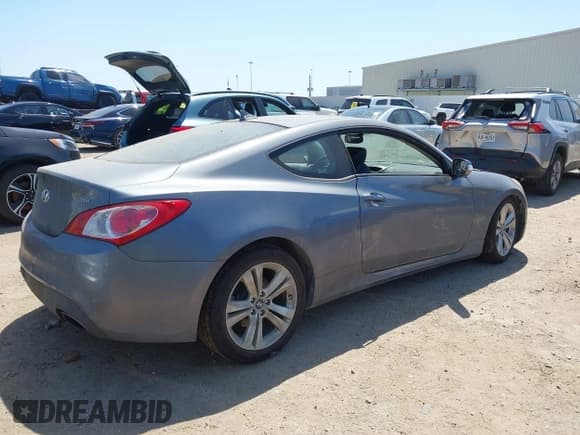 ✅ 2012 Hyundai Genesis Coupe Grand Touring • VIN: KMHHU6KH5CU065612 • Lot: 42021893. Wystawiony na IAAI z przebiegiem Nie podano. Bezpłatny archiwum sprzedaży aukcyjnych z USA i szczegółowy raport historii pojazdu na DreamBid. Zdjęcie 4.