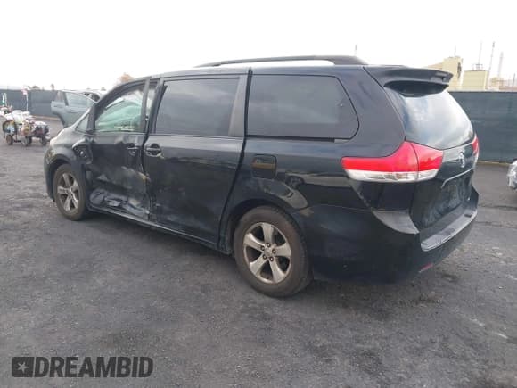 ✅ 2013 Toyota Sienna LE AAS • VIN: 5TDKK3DC0DS318471 • Lot: 43518030. Listed on IAAI with 199,893 mi. Free auction sales archive from the USA and detailed vehicle history report at DreamBid. Image 3.