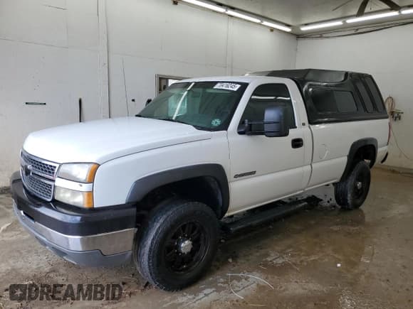 ✅ 2005 Chevrolet Silverado 2500HD Work Truck • VIN: 1GCHC24U55E304891 • Лот: 70416245. Опубликован ранее на Copart с пробегом 209 741 миль. Бесплатный доступ к архиву аукционных продаж из США и подробный отчёт об истории автомобиля на DreamBid. Изображение 1.