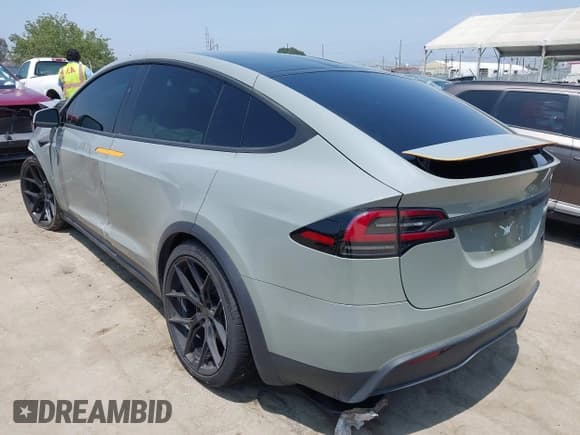 ✅ 2022 Tesla Model X Plaid • VIN: 7SAXCBE60NF351677 • Lot: 42449123. Wystawiony na IAAI z przebiegiem Nie podano. Bezpłatny archiwum sprzedaży aukcyjnych z USA i szczegółowy raport historii pojazdu na DreamBid. Zdjęcie 3.