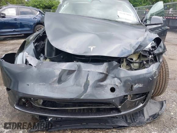 ✅ 2024 Tesla Model Y Long Range • VIN: 7SAYGDEE2RA325578 • Lot: 43287018. Wystawiony na IAAI z przebiegiem 6 864 mil. Bezpłatny archiwum sprzedaży aukcyjnych z USA i szczegółowy raport historii pojazdu na DreamBid. Zdjęcie 6.