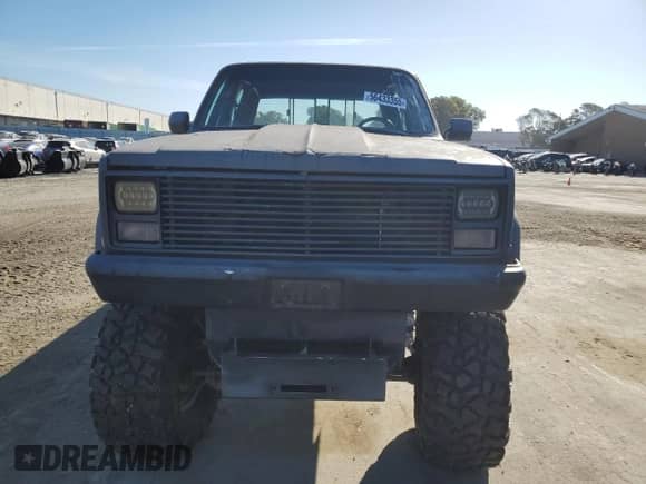 1983 Chevrolet Silverado 3500 с VIN 1GCHC33J2DS110736, выставлен на аукционе Copart как лот 56433355 с пробегом Не указан миль и Чистый • Clean title. История ставок и продаж доступна на DreamBid. Изображение 5.