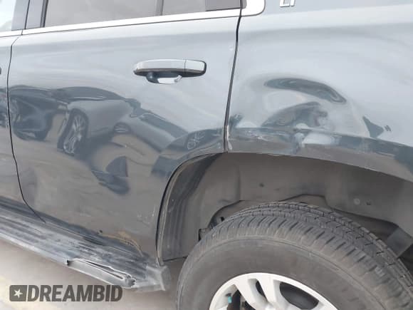 ✅ 2019 Chevrolet Tahoe LT • VIN: 1GNSCBKC8KR366460 • Lot: 41384327. Wystawiony na IAAI z przebiegiem 76 861 mil. Bezpłatny archiwum sprzedaży aukcyjnych z USA i szczegółowy raport historii pojazdu na DreamBid. Zdjęcie 19.