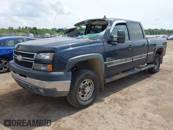 ✅ 2006 Chevrolet Silverado 2500HD LT3 • VIN: 1GCHK23D96F234053 • Лот: 42870148. Опубликован ранее на IAAI с пробегом 289 362 миль. Бесплатный доступ к архиву аукционных продаж из США и подробный отчёт об истории автомобиля на DreamBid. Изображение 2.