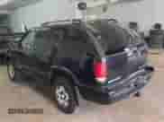 2003 Chevrolet Blazer LS z VIN 1GNCT18X83K175026, wystawiony jako Copart lot #60873315 z przebiegiem 200 267 mil mil oraz Czysty tytuł • Clean title. Historia ofert i sprzedaży dostępna na DreamBid. Obrazek 3.