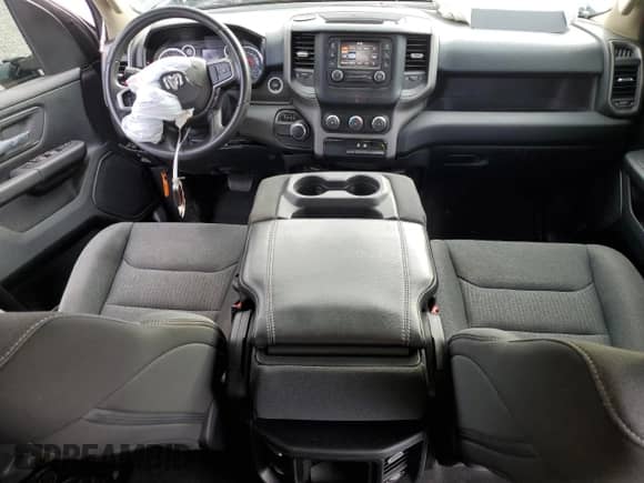 2020 Ram 1500 Tradesman z VIN 1C6RREGTXLN237345, wystawiony jako Copart lot #71566015 z przebiegiem 69 685 mil mil oraz Szkoda całkowita • Salvage title. Historia ofert i sprzedaży dostępna na DreamBid. Obrazek 8.