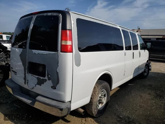✅ 2011 Chevrolet Express Passenger 1LT • VIN: 1GAZG1FG5B1104549 • Lot: 62838115. Wystawiony na Copart z przebiegiem Nie podano. Bezpłatny archiwum sprzedaży aukcyjnych z USA i szczegółowy raport historii pojazdu na DreamBid. Zdjęcie 3.