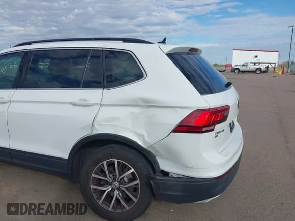 ✅ 2019 Volkswagen Tiguan SE • VIN: 3VV2B7AX3KM004357 • Lot: 43395115. Wystawiony na IAAI z przebiegiem 111 568 mil. Bezpłatny archiwum sprzedaży aukcyjnych z USA i szczegółowy raport historii pojazdu na DreamBid. Zdjęcie 6.