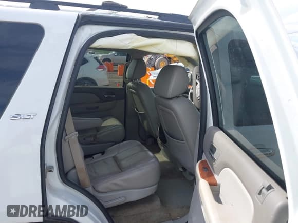 ✅ 2008 GMC Yukon SLT 4SB • VIN: 1GKFK13008J147175 • Lot: 43272651. Wystawiony na IAAI z przebiegiem 196 474 mil. Bezpłatny archiwum sprzedaży aukcyjnych z USA i szczegółowy raport historii pojazdu na DreamBid. Zdjęcie 8.