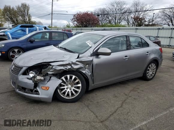 ✅ 2013 Suzuki Kizashi SE • VIN: JS2RE9A36D6100294 • Lot: 53143745. Wystawiony na Copart z przebiegiem 96 164 mil. Bezpłatny archiwum sprzedaży aukcyjnych z USA i szczegółowy raport historii pojazdu na DreamBid. Zdjęcie 1.