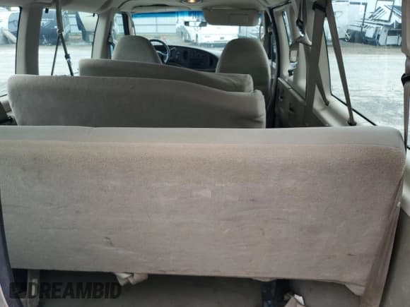 ✅ 2006 Ford Econoline Passenger XL • VIN: 1FBNE31L16HB32734 • Lot: 61421825. Listed on Copart with 204,661 mi. Free auction sales archive from the USA and detailed vehicle history report at DreamBid. Image 10.