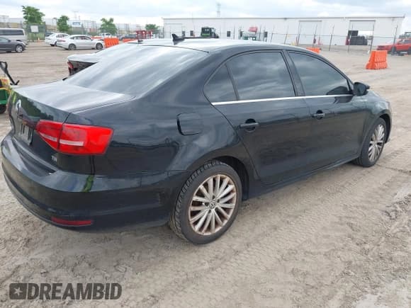 ✅ 2015 Volkswagen Jetta SE • VIN: 3VWD07AJ3FM262731 • Лот: 42468622. Опубликован ранее на IAAI с пробегом 131 874 миль. Бесплатный доступ к архиву аукционных продаж из США и подробный отчёт об истории автомобиля на DreamBid. Изображение 4.