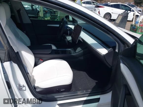 ✅ 2021 Tesla Model 3 Standard Range Plus • VIN: 5YJ3E1EA1MF000778 • Lot: 43229701. Wystawiony na IAAI z przebiegiem 84 054 mil. Bezpłatny archiwum sprzedaży aukcyjnych z USA i szczegółowy raport historii pojazdu na DreamBid. Zdjęcie 5.