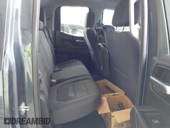 ✅ 2019 Chevrolet Silverado 1500 LT • VIN: 1GCRYDED3KZ264461 • Lot: 43431256. Wystawiony na IAAI z przebiegiem 239 442 mil. Bezpłatny archiwum sprzedaży aukcyjnych z USA i szczegółowy raport historii pojazdu na DreamBid. Zdjęcie 8.