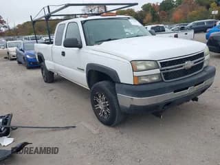 ✅ 2006 Chevrolet Silverado 2500HD LT1 • VIN: 1GCHK29U16E161242 • Lot: 43570933. Wystawiony na IAAI z przebiegiem 195 339 mil. Bezpłatny archiwum sprzedaży aukcyjnych z USA i szczegółowy raport historii pojazdu na DreamBid. Zdjęcie 1.