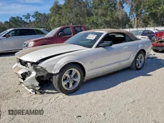 ✅ 2007 Ford Mustang GT Deluxe • VIN: 1ZVFT85H375199411 • Лот: 94741755. Опубликован ранее на Copart с пробегом 107 867 миль. Бесплатный доступ к архиву аукционных продаж из США и подробный отчёт об истории автомобиля на DreamBid. Изображение 1.