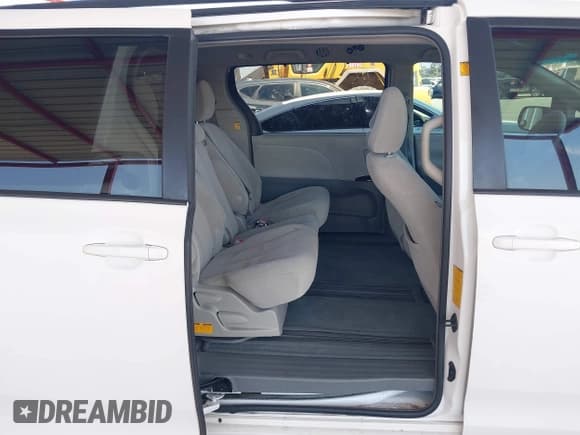 ✅ 2011 Toyota Sienna LE AAS • VIN: 5TDKK3DC4BS125933 • Lot: 43078715. Listed on IAAI with 144,923 mi. Free auction sales archive from the USA and detailed vehicle history report at DreamBid. Image 8.