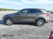✅ 2011 Porsche Cayenne S Hybrid • VIN: WP1AE2A29BLA94414 • Lot: 41644386. Wystawiony na IAAI z przebiegiem 76 095 mil. Bezpłatny archiwum sprzedaży aukcyjnych z USA i szczegółowy raport historii pojazdu na DreamBid. Zdjęcie 14.