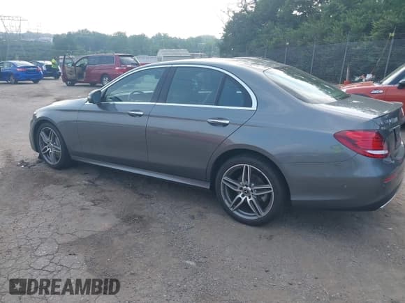 ✅ 2019 Mercedes-Benz E 300 • VIN: WDDZF4KB1KA643178 • Lot: 42868877. Wystawiony na IAAI z przebiegiem 40 654 mil. Bezpłatny archiwum sprzedaży aukcyjnych z USA i szczegółowy raport historii pojazdu na DreamBid. Zdjęcie 3.