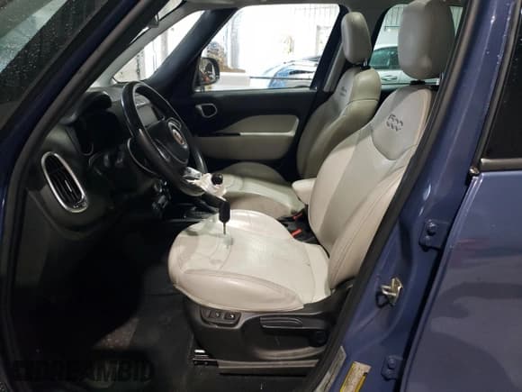 ✅ 2018 FIAT 500L Trekking • VIN: ZFBCFADH8JZ041526 • Lot: 92840855. Wystawiony na Copart z przebiegiem 159 798 mil. Bezpłatny archiwum sprzedaży aukcyjnych z USA i szczegółowy raport historii pojazdu na DreamBid. Zdjęcie 7.